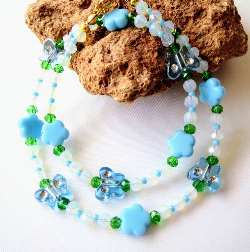 Mädchenkette "Blümchen Und Schmetterlinge" Mit Opalit Perlen Mädchenschmuck Kinderschmuck Kinderkette Geschenkidee Geburtstag Hochzeit von MsSchmuck