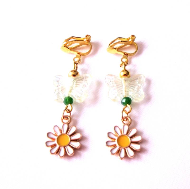 Mädchenohrclips Mit Hellgrünen Schmetterlingen Und Weißen Gänseblümchen Ohrschmuck Ohrclips Mädchenschmuck Kinderschmuck Geschenkidee von MsSchmuck