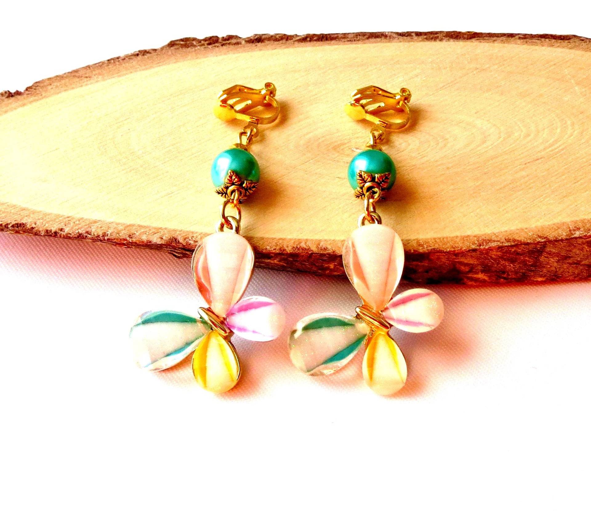Ohrclips/Ohrhänger Mit Wunderschönen Acryl-Schmetterlingen in Pastell Farben Und Glas Perlen Ohrschmuck von MsSchmuck
