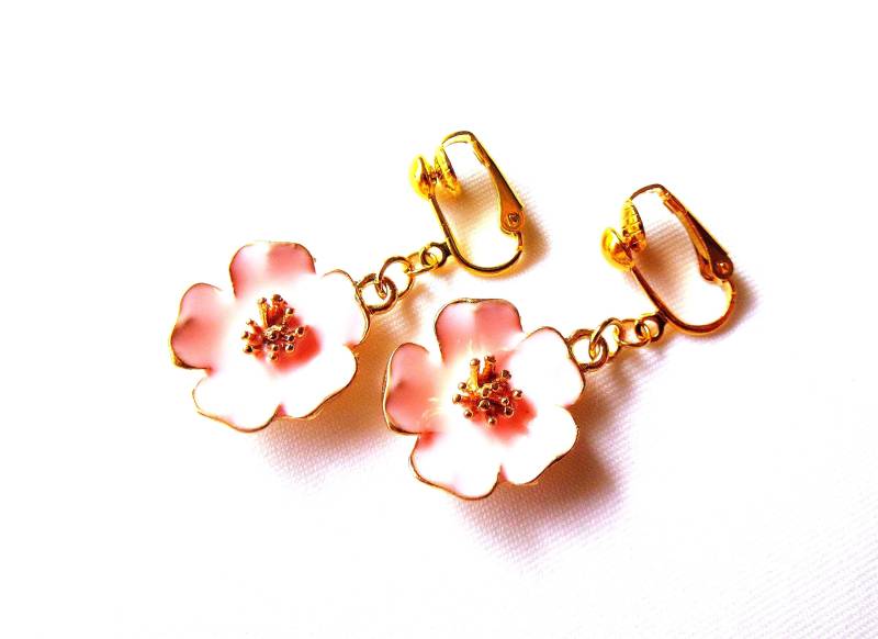 Ohrclips /Ohrhänger "Hibiskusblüte" Ohrschmuck Frauenschmuck Geschenkidee Geburtstag Jubiläum Ohrclips /Ohrhänger "Hibiskusblüte" Ohrschmuck Frauenschmuck Geschenkidee Geburtstag Jubiläum von MsSchmuck