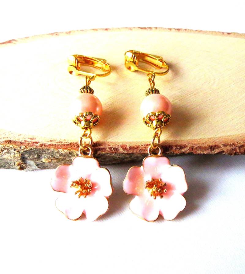 Ohrclips /Ohrhänger Mit Wunderschönen Emaille Hibiskus Blüten Und Glas Perlen Ohrschmuck Frauenschmuck Geschenkidee von MsSchmuck