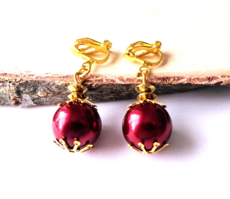 Ohrclips Mit Großen Weinroten Perlen Ohrschmuck Frauenschmuck Minimalistisch von MsSchmuck