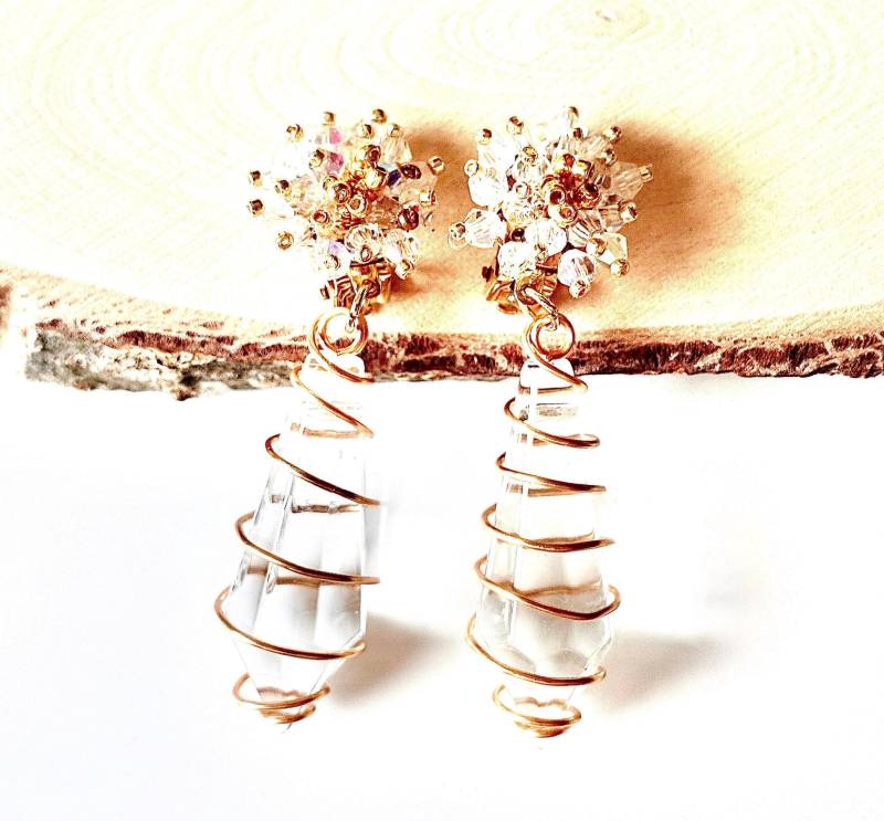 Ohrclips Mit Schimmernden Glas-Blumen Und Draht Gewickelten Glastropfen Ohrschmuck Lang Ohrclips Mit Schimmernden Glas-Blumen Und Draht Gewickelten Glastropfen Ohrschmuck Lang von MsSchmuck