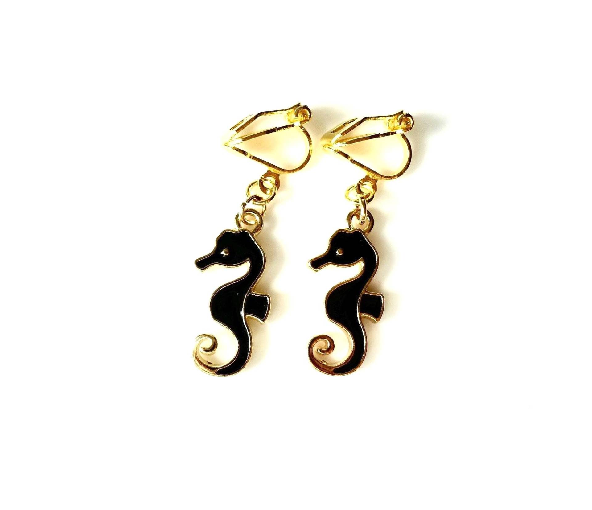 Ohrclips Seepferdchen Emaille Ohrschmuck Kinderschmuck Unisex Geschenkidee Ohrclips Seepferdchen Emaille Ohrschmuck Kinderschmuck Unisex Geschenkidee von MsSchmuck