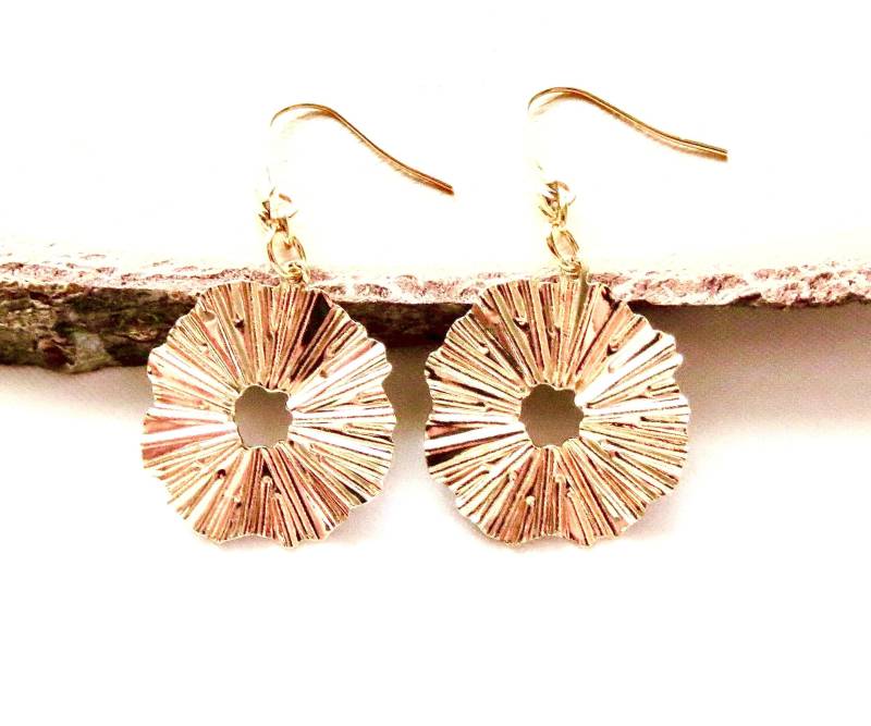 Ohrhänger Mit Wunderschönen 18K Vergoldeten Gewellten Anhängern Ohrschmuck Unisex von MsSchmuck