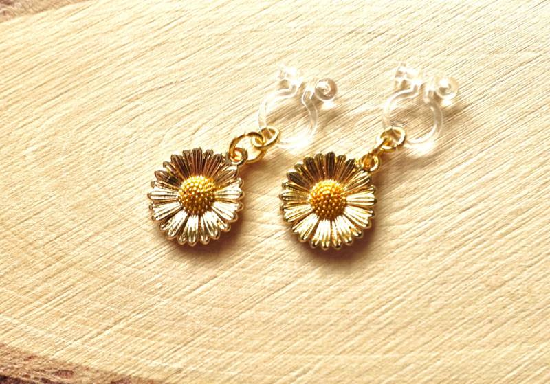 24K Vergoldete Messing Gänseblümchen Ohrclips Silikon Schmerzfrei Mädchenschmuck Frauenschmuck Ohrschmuck Transparent Unsichtbar Geschenk von MsSchmuck
