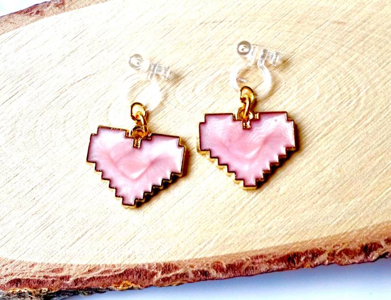 Schmerzfreie Silicon Ohrclips Mit Emaille Herzen in Zartrosa Ohrschmuck Für Kinder Und Erwachsene Auch Als Messing Ohrringe Erhältlich von MsSchmuck