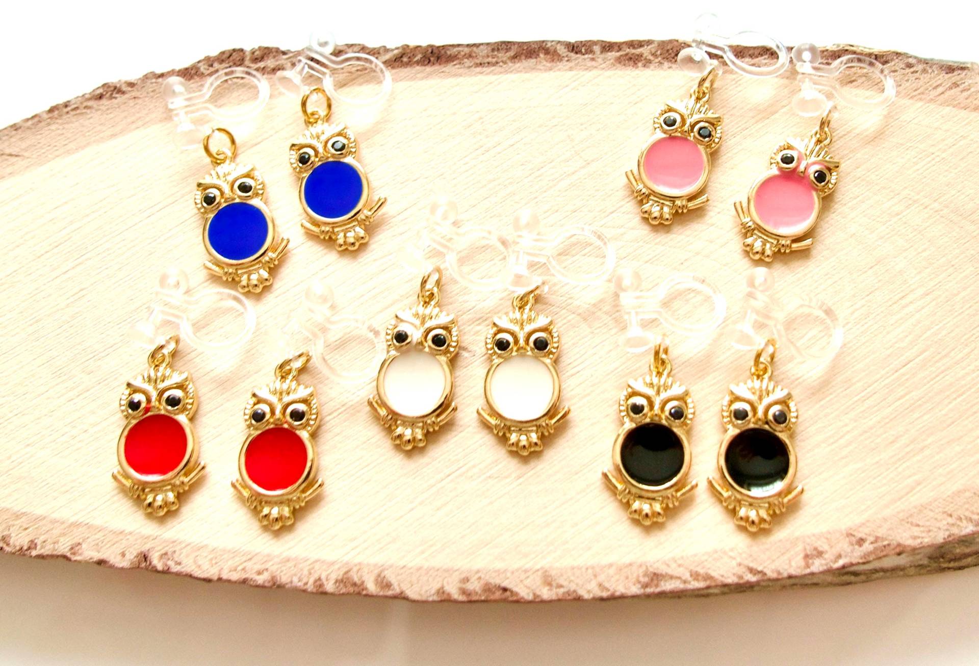 Schmerzfreie Unsichtbare Ohrclips Mit Emaille Eulen in Fünf Farben Ohrschmuck Kinderschmuck Ohrringe Ohne Ohrloch Schmerzfreie Unsichtbare Ohrclips Mit Emaille Eulen in Fünf Farben Ohrschmuck Kinderschmuck Ohrringe Ohne Ohrloch von MsSchmuck