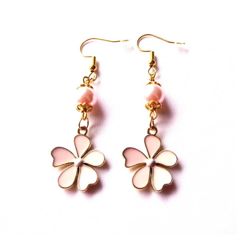 Vergoldete Ohrhänger Mit Wunderschönen Emaille Blumen in Hellrosa Und Glas Perlen Ohrschmuck Frauenschmuck Geschenkidee Geburtstag von MsSchmuck