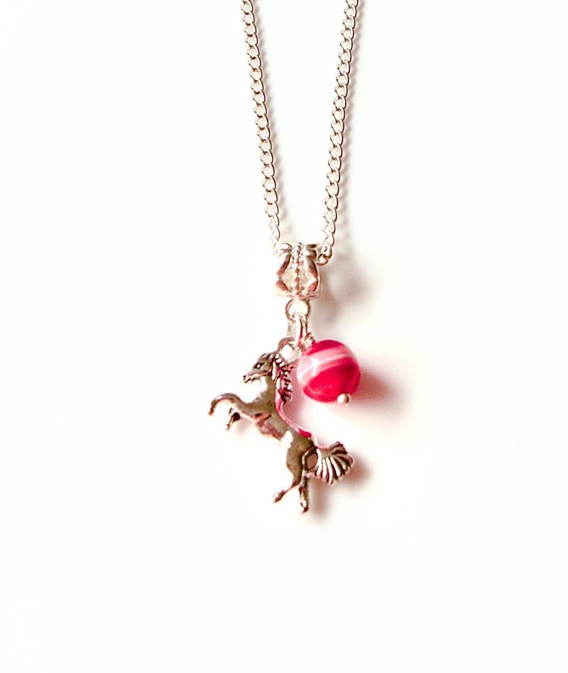 Zarte Gliederkette Mit Pferd-Anhänger Und Achat Perle in Pink Oder Lila Kinderkette Kinderschmuck Unisex Geschenk Geburtstag Einschulung von MsSchmuck