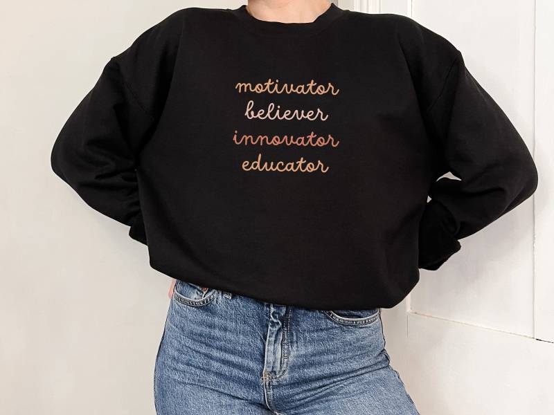Motivator Believer Trainer Sweatshirt- Sonderschule Lehrer Sweatshirt - Lehrerpullover Sped Ratgeber Schule Psych von MsSchoolPsychologist