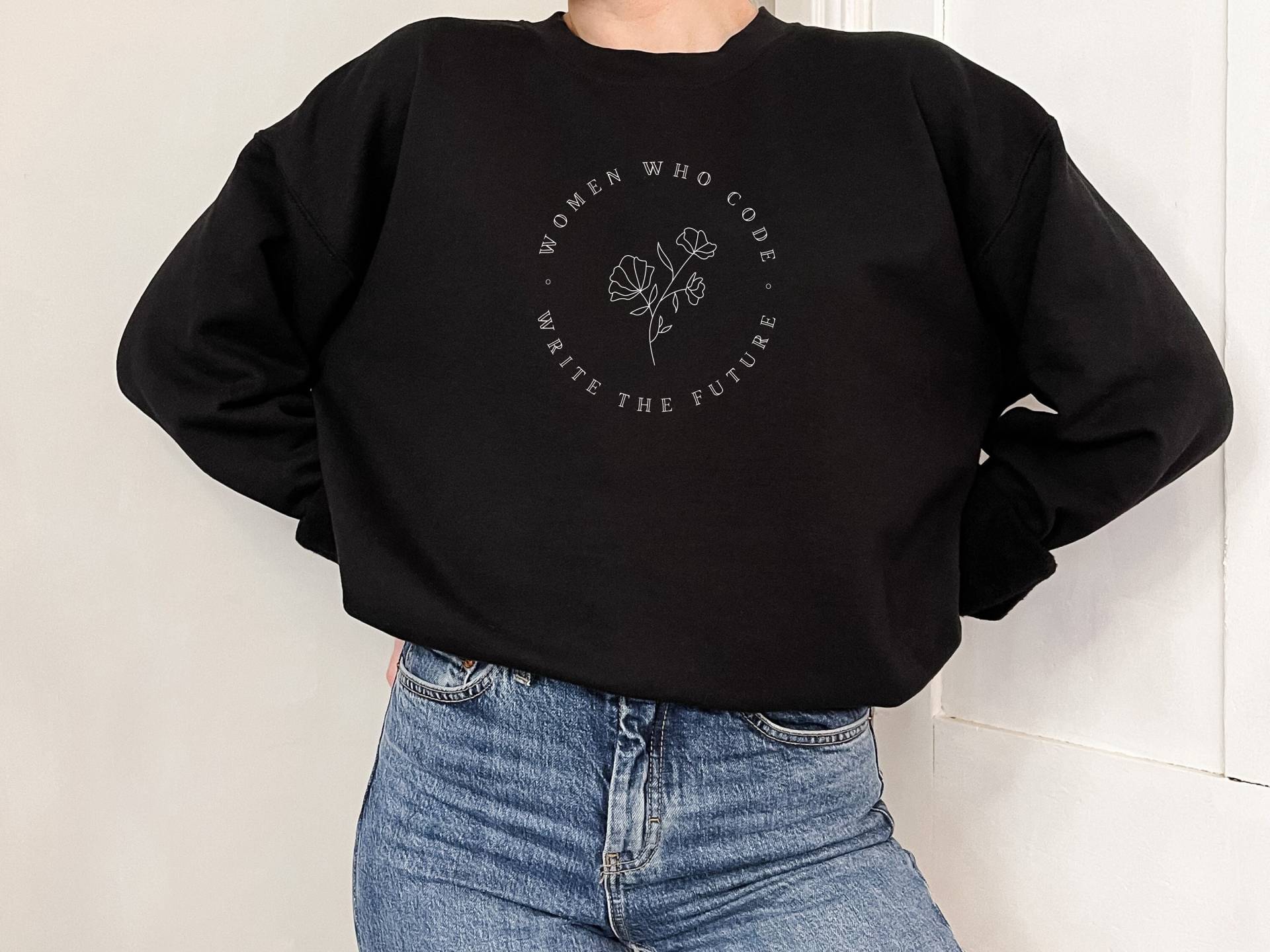 Frauen, Die Programmieren, Schreiben Das Zukunfts-Sweatshirt - Frauen Im Tech Sweatshirt in Stem Steminist Weibliche Ingenieur Geschenk Frauen, Die Programmieren, Schreiben Das Zukunfts-Sweatshirt - Frauen Im Tech Sweatshirt in Stem Steminist Weibliche Ingenieur Geschenk von MsSoftwareEngineer