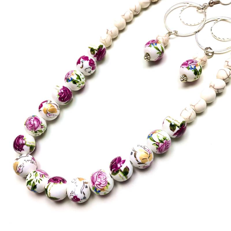 Keramik Blumen Weiß Howlith Perlen Halskette Ohrringe Set von MsVCreation