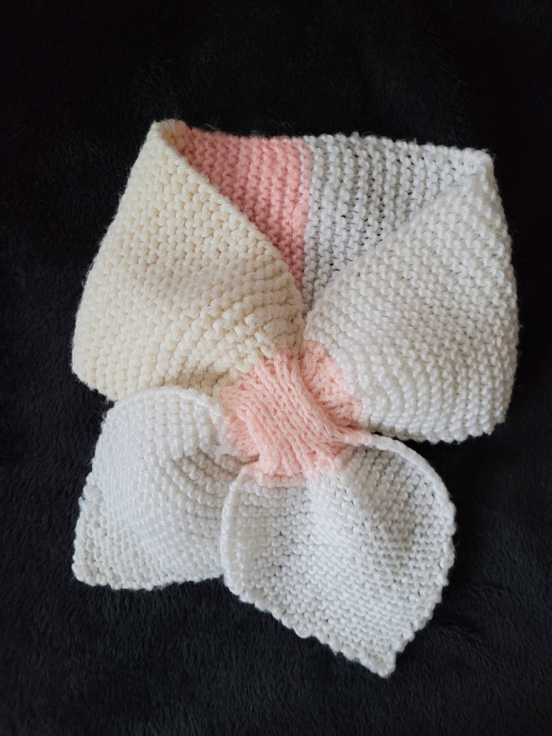 Kurzer Schal Aus Wolle Mit Schleife. Handgefertigt Nadeln. Mehrere Modelle Kurzer Schal Aus Wolle Mit Schleife. Handgefertigt Nadeln. Mehrere Modelle von MsbolsosNosotrasyMas