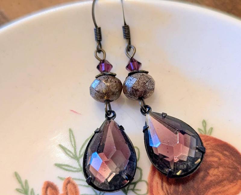 Amethyst Ohrringe, Vintage Purple, Juwel Glas Amethyst, Tropfen Amethyst Ohrringe, Vintage Purple, Juwel Glas Amethyst, Tropfen von Msemrick