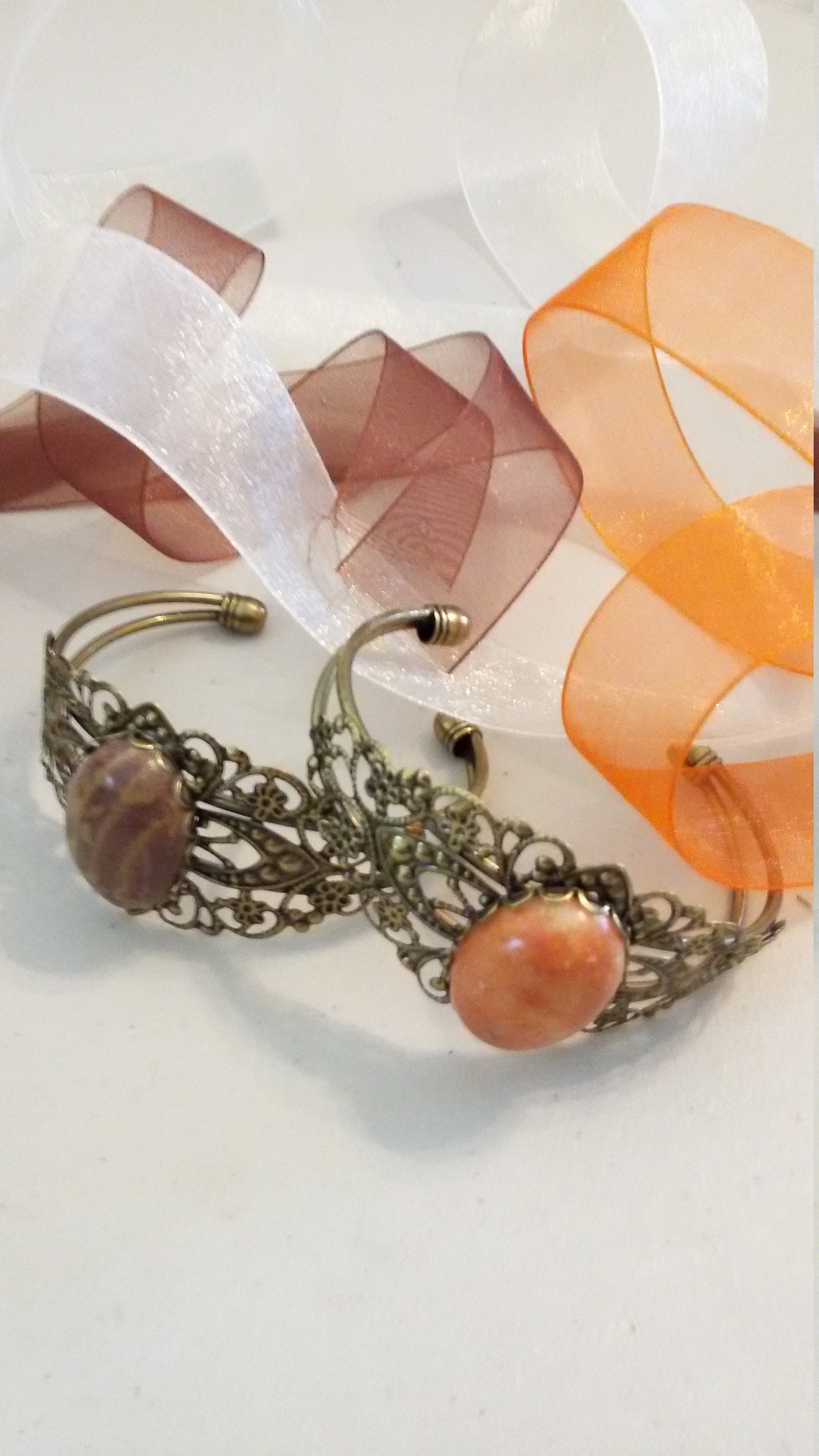 Armband, Antik Bronze Mit Naturstein Cabochaun von MtNeboDesigns