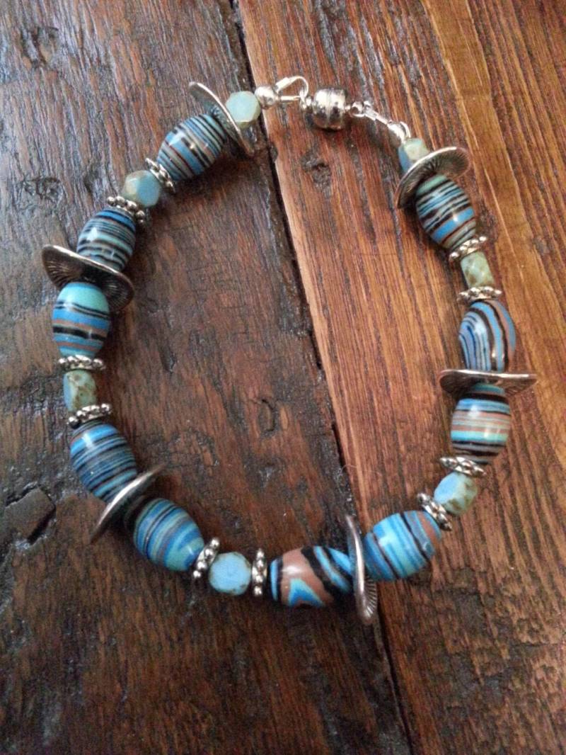 Armband Mit Türkis Gestreiftem Länglichem Schmuckstein, Ant. Versilberte Chip-Scheiben & Silber-Filled Daisy Spacer Magnetverschluss von MtNeboDesigns