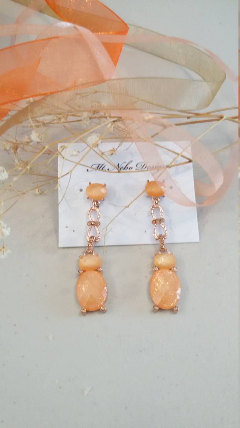 Pfirsich Melba Tropfen Ohrringe. Tschechien Facettiertes Glas Mit Vergoldeten Verzierungen von MtNeboDesigns