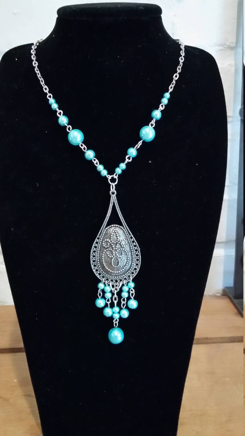 Türkisperlen-Anhängerhalskette, Antiker Silberner Anhänger Mit Kaskadierenden Perlen von MtNeboDesigns