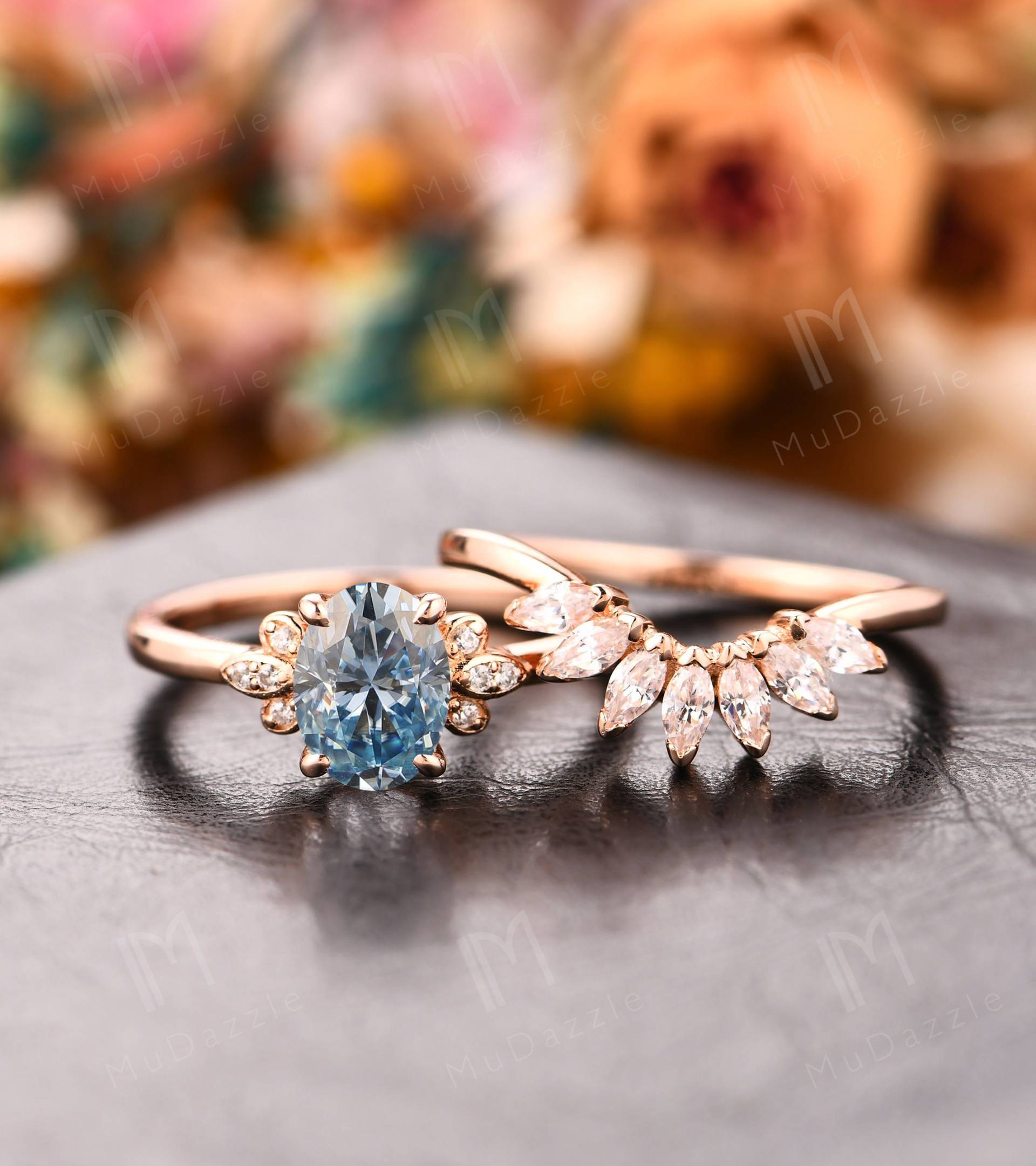 4Er Set Designer Statement Blue Moissanite Brautset/ Klassisch Hellblauer Moissanit Ring Rosegold von MuDazzle