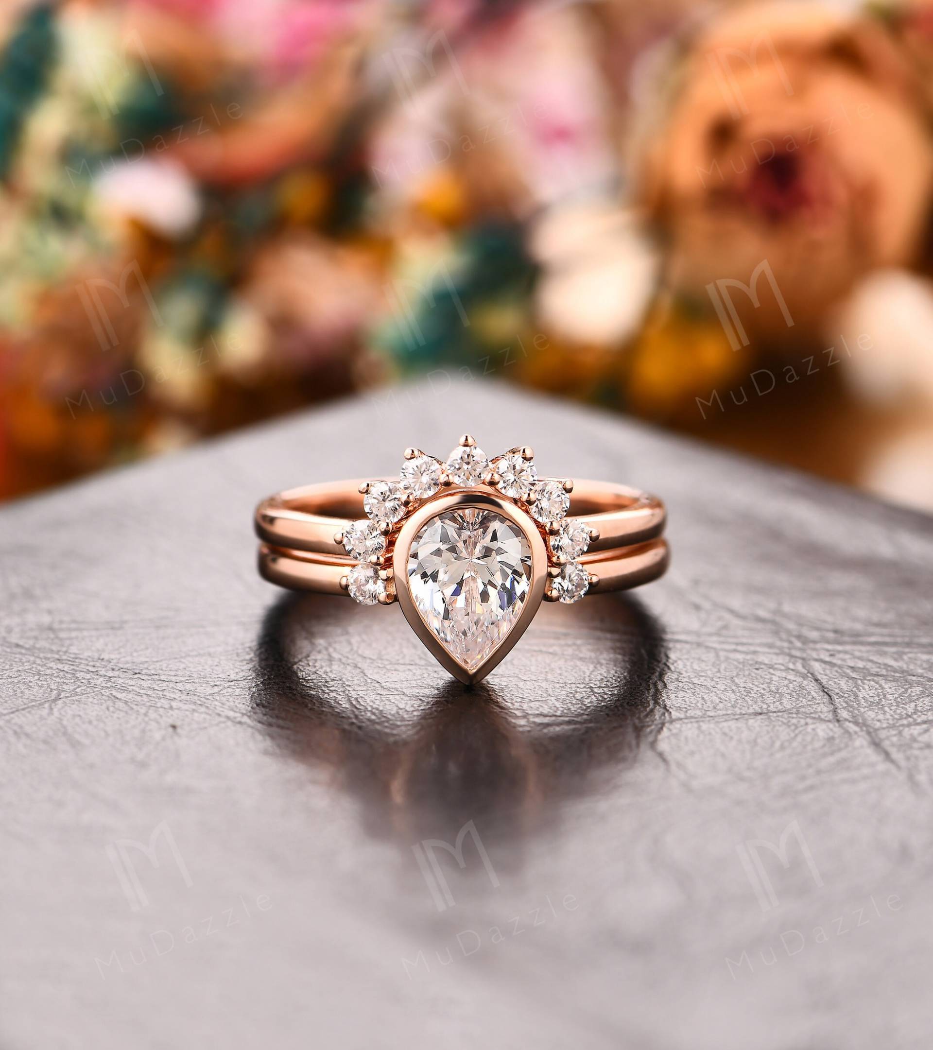 Art Deco Tropfenförmige Moissanite Ehering Set // Simulierte Diamant Ring Tiara Verlobungsring 14K Rose Gold von MuDazzle