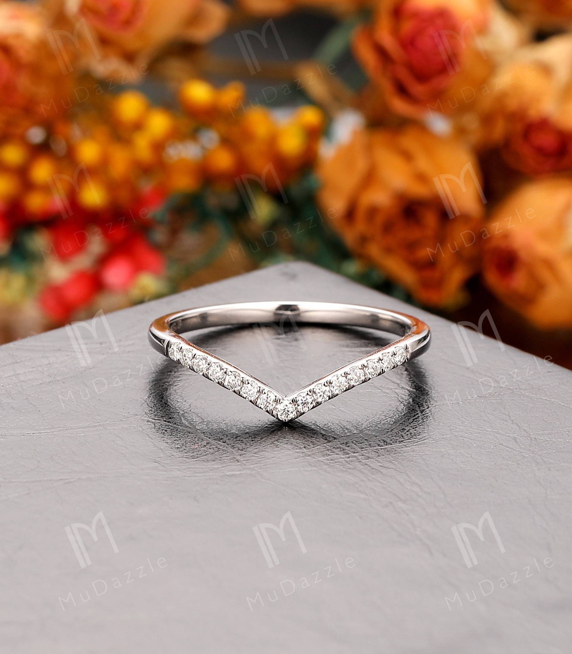 Rundschliff Moissanit Passendes Band Damen, Stapelband, Hochzeitsband, | Jubiläumsring/ Vintage Simulierter Diamant Ehering von MuDazzle