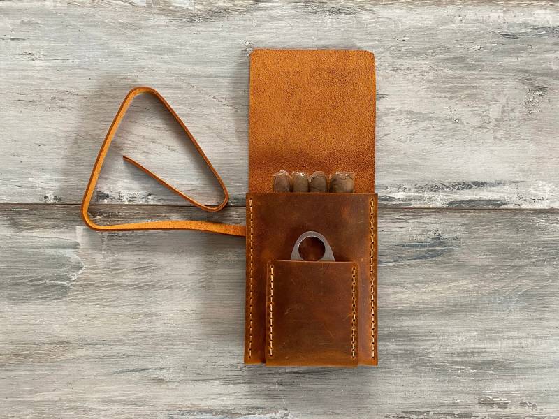 Gelbes Leder Zigarren Etui Rustikal Zigarrenschachtel Zigarrenrolle Gelbes Leder Zigarren Etui Rustikal Zigarrenschachtel Zigarrenrolle von MubudoDesign