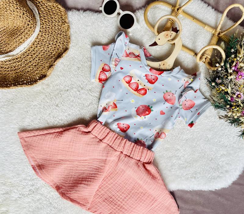 Sommerset Erdbeere Tshirt Und Hosenrock Sommerset Erdbeere Tshirt Und Hosenrock von MuckieundMilly