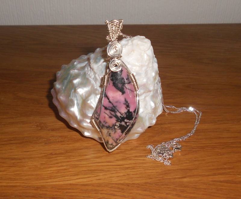 Außergewöhnlicher Atemberaubender Rosa, Schwarz & Grauer Rhodonit Edelstein Cabochon Und Silber Wire Wrap Anhänger Außergewöhnlicher Atemberaubender Rosa, Schwarz & Grauer Rhodonit Edelstein Cabochon Und Silber Wire Wrap Anhänger von MuckyMusings