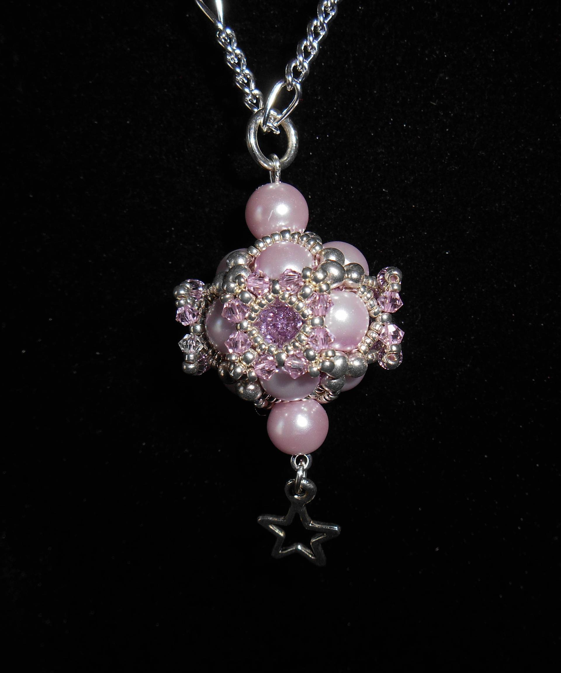 Ooak Swarovski Crystal Long Hellrosa Perle Und Silber Perlen Laterne Anhänger Ooak Swarovski Crystal Long Hellrosa Perle Und Silber Perlen Laterne Anhänger von MuckyMusings