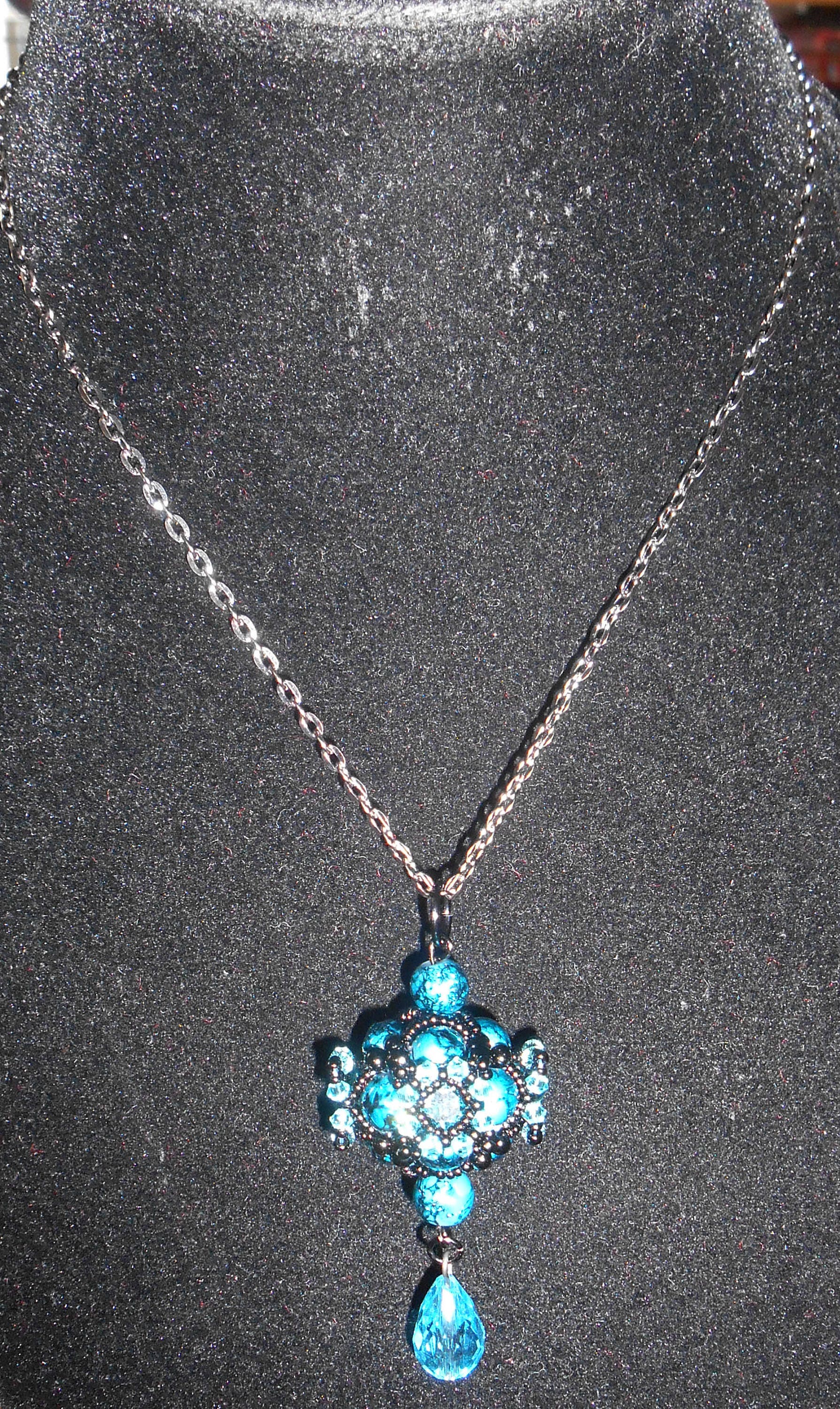 Ooak Swarovski Crystal Long Türkis Und Schwarz Perlen Laterne Anhänger Ooak Swarovski Crystal Long Türkis Und Schwarz Perlen Laterne Anhänger von MuckyMusings