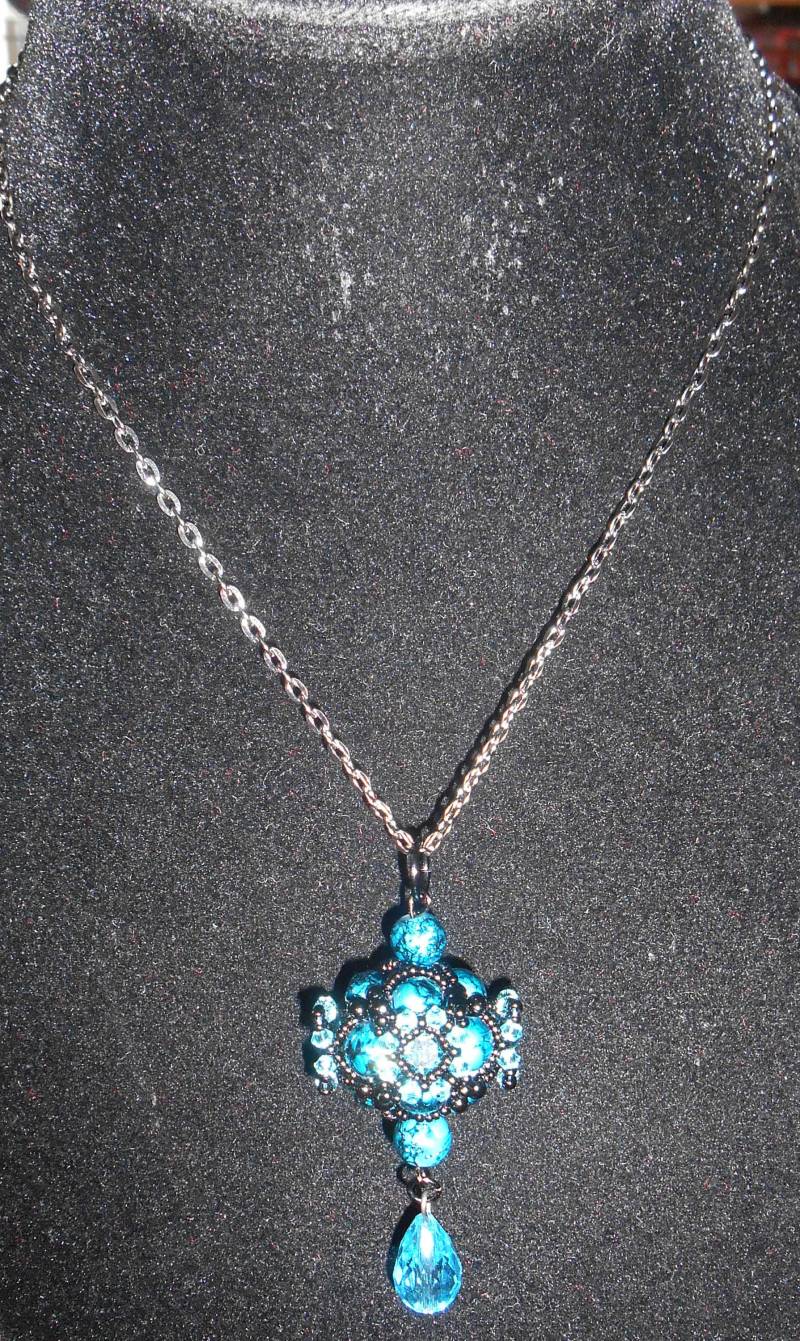 Ooak Swarovski Crystal Long Türkis Und Schwarz Perlen Laterne Anhänger von MuckyMusings