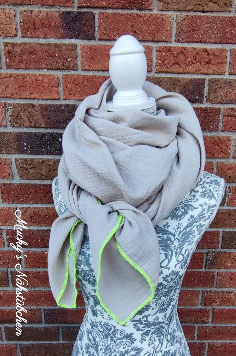 Xxl Musselintuch in Beige Mit Neongelb Ca.135 X 135 cm von MuckysNaehstuebchen