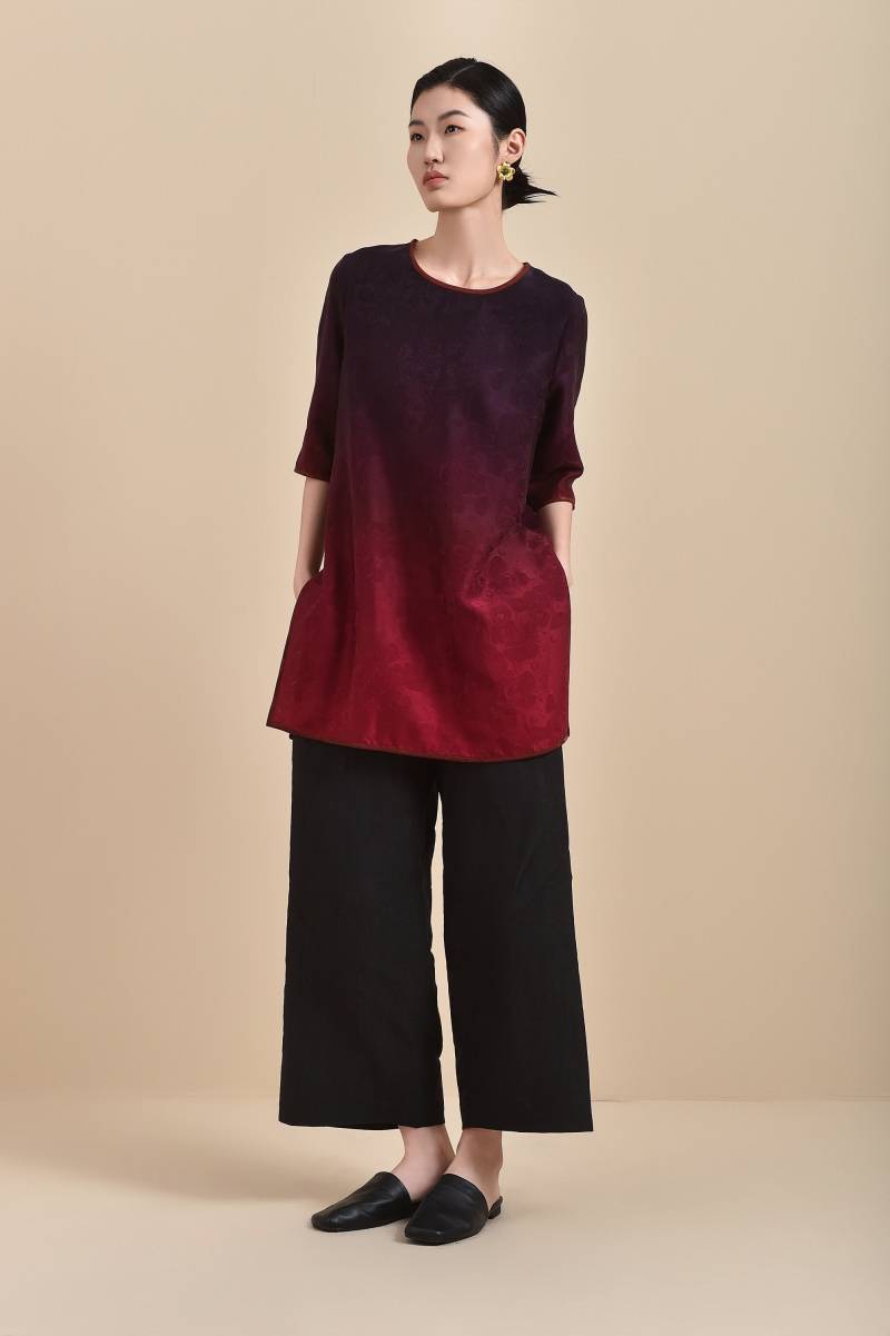 Red Cloud Gaze Ombre Tunika-Top - Atmungsaktive 100% Maulbeerseide, Natürlich Gefärbt, Perfekt Für Den Sommer, Entspannte/Lockere Passform von MudSilkStudios