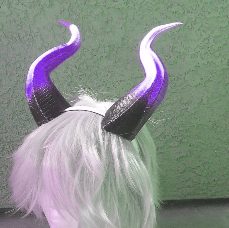 Neu Verbessert Junge Malefiz Inspiriert 9, 5 "Hörner 3D Gedruckt Ombre Lila Grün Gelb Aqua Geeignet Für Kinder Und Erwachsene Comic-Con von MudandMajesty