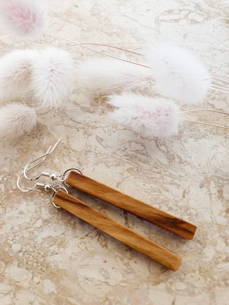 Hängeohrringe Aus Holz | Stäbchenförmige Ohrringe Olivenholz von MuddelBuddel