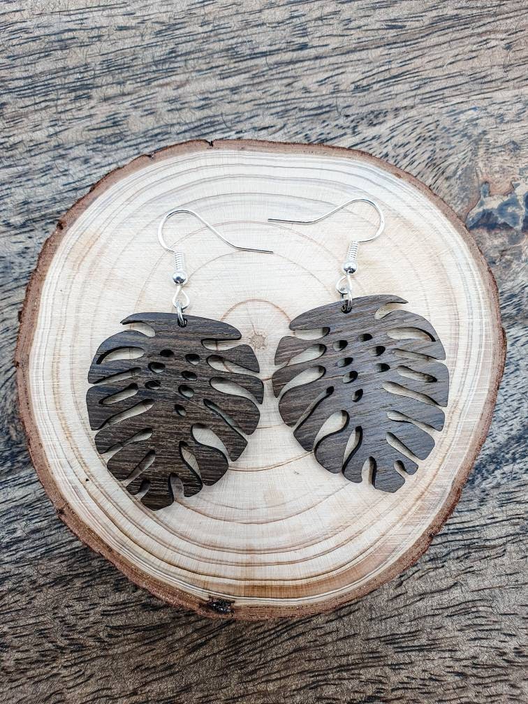 Monstera Ohrringe Aus Holz | Hängeohrringe Blatt von MuddelBuddel