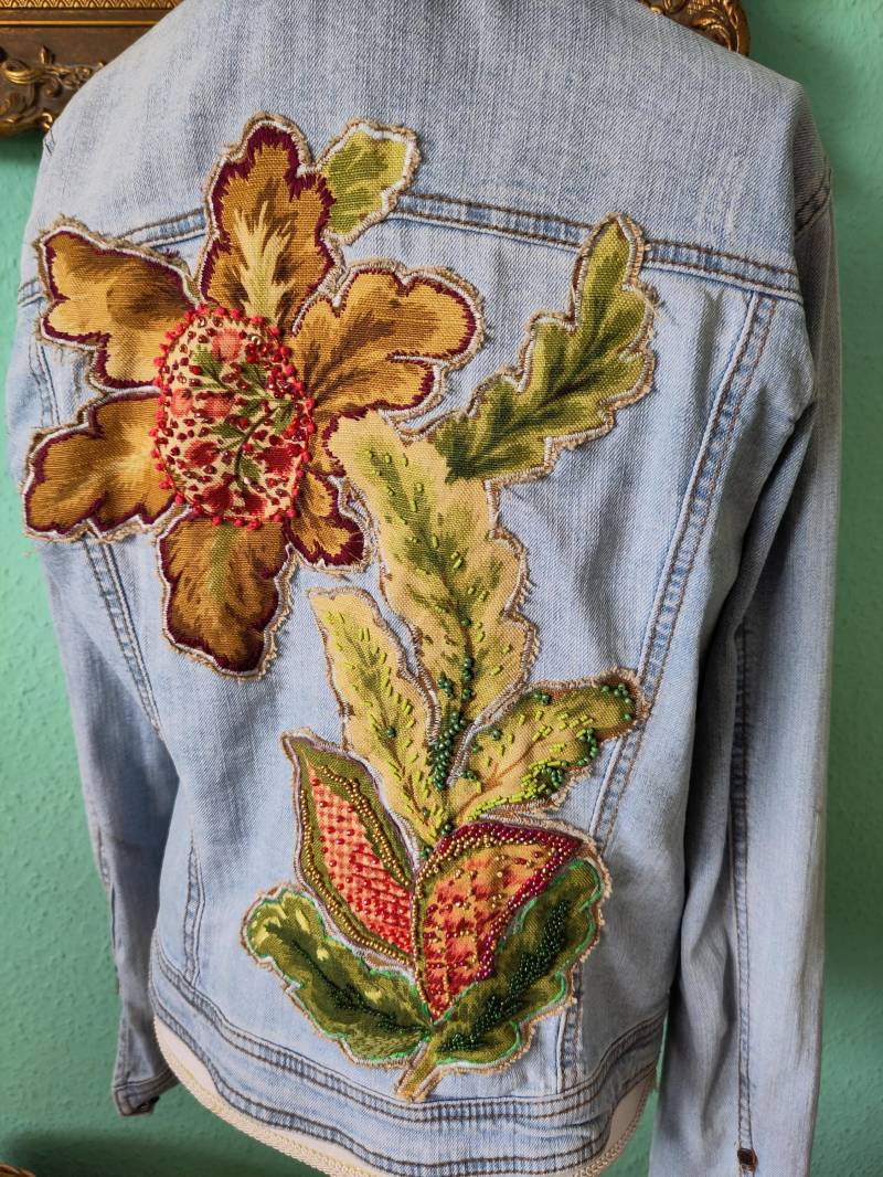 Jeansjacke Bestickt Upcycling Größe M Statement Nachhaltigkeit von Muenchis