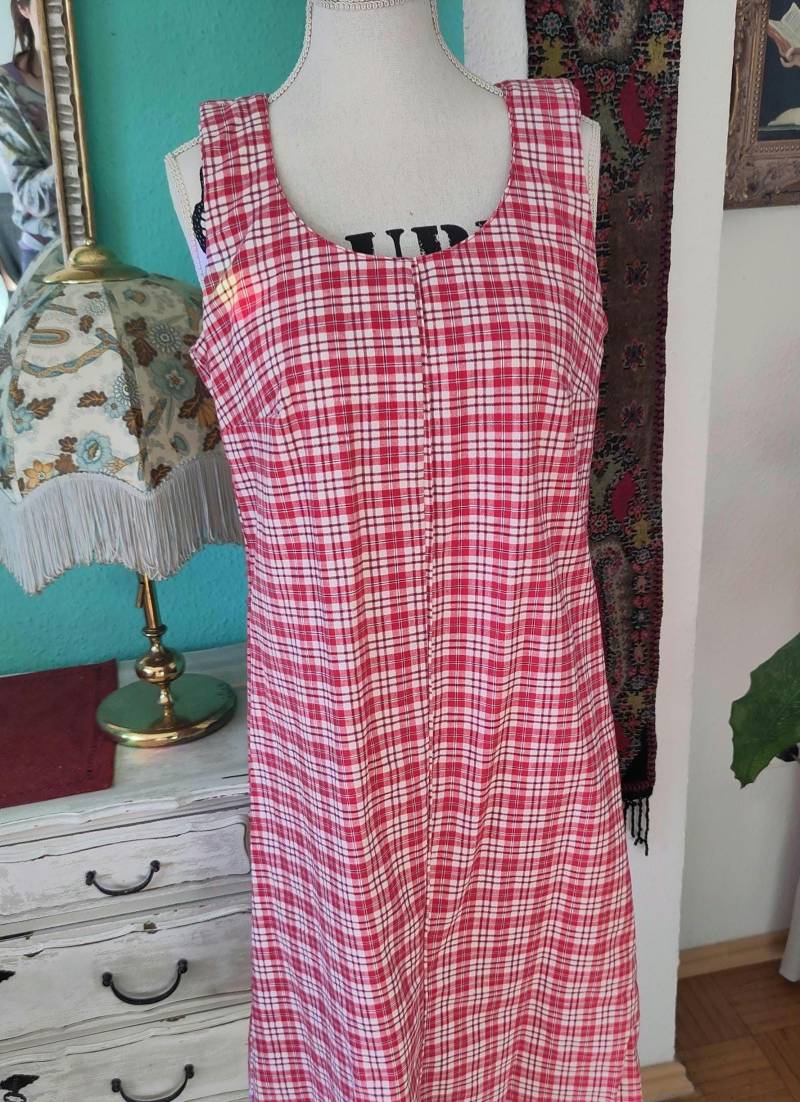 Mittellanges Sommerkleid Mit Rot Weißem Karomuster Aus Vintage Bettwäsche Genäht Upcycling von Muenchis