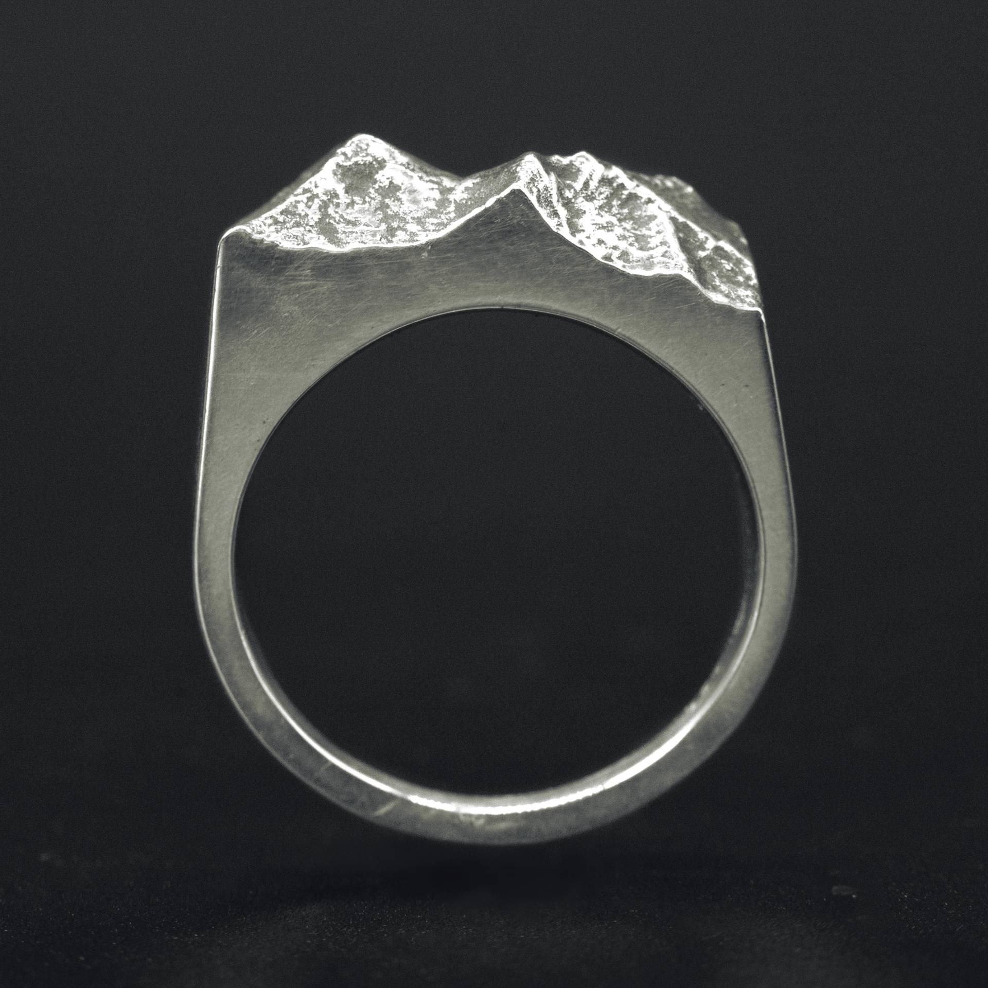 Everest Plateau Ring // Sterling Silver Everest Plateau Ring // Sterling Silver von Mueski