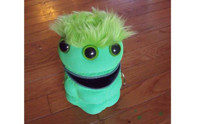 Mini Tasse Monster - Thermos Getränke Snack Getränk Plüschtier Mittagessen Mason Jar Tasche Neon Grün Nadelstreifen Gloworm Kunstfell von MugMonsters