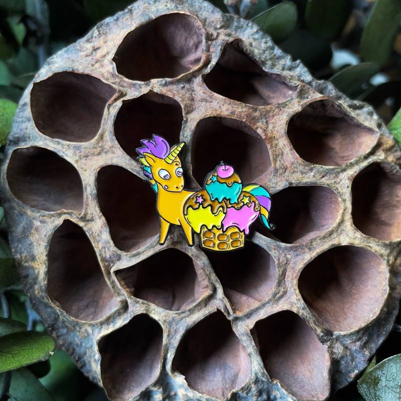 Eisliebhaber Einhorn Emaille Pin, Kuchen Liebhaber, Hübsches Einhorn, Lustige Liebe Geschenk, Pins, Dessert Brosche von MugsAndPins