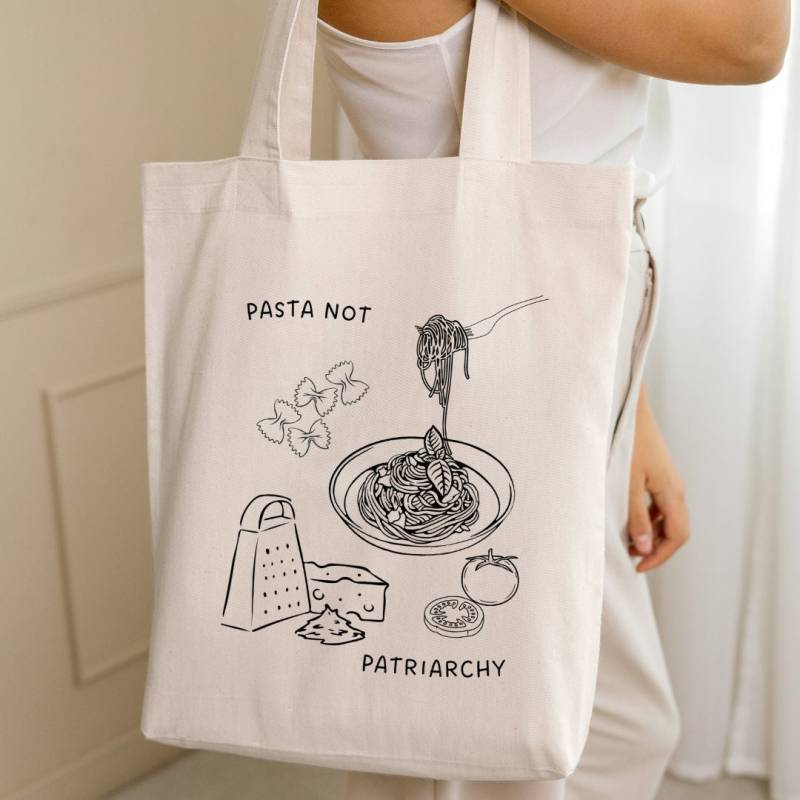 Pasta Not Patriarchy Feminism Tote Bag Noodle Lover Gift Feminist Quote Empowered Women Equality Y2K Bestie Italian Cheese 90S Food Italy von PricelessMomentsDE