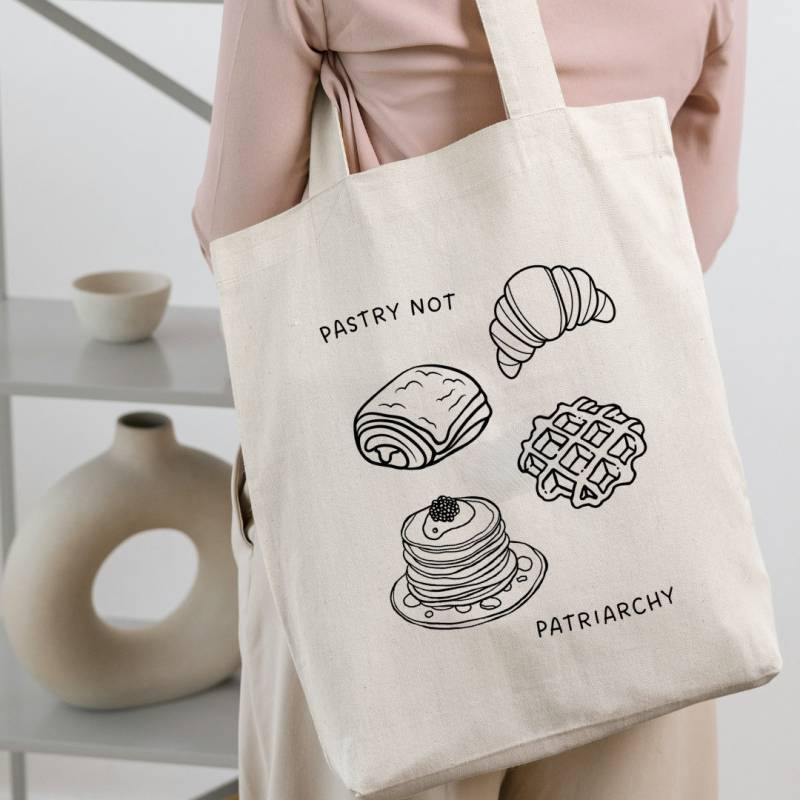 Pastry Not Patriarchy Feminism Tote Bag Croissant Lover Gift Feminist Quote Empowered Women Equality Y2K Bestie French Waffle 90S Food Italy von PricelessMomentsDE