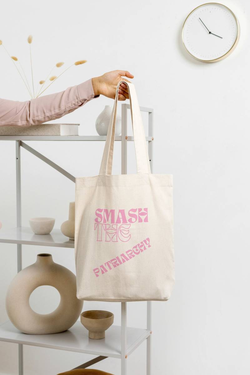 Smash The Patriarchy Feminism Tote Bag Pink Minimal Design Gift Feminist Quote Empowered Women Equality Y2K Bestie Rights 90S Style von PricelessMomentsDE