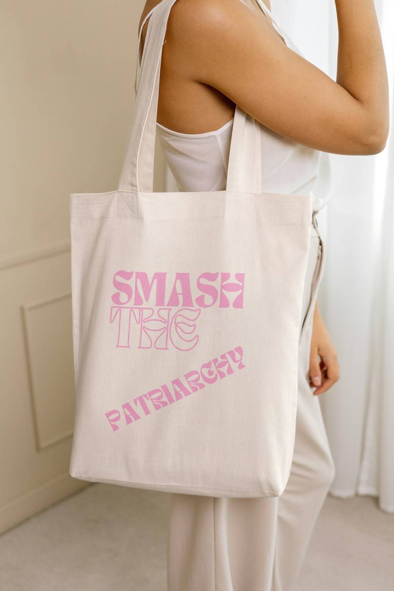 Smash The Patriarchy Feminism Tote Bag Pink Minimal Design Gift Feminist Quote Empowered Women Equality Y2K Bestie Rights 90S Style von PricelessMomentsDE