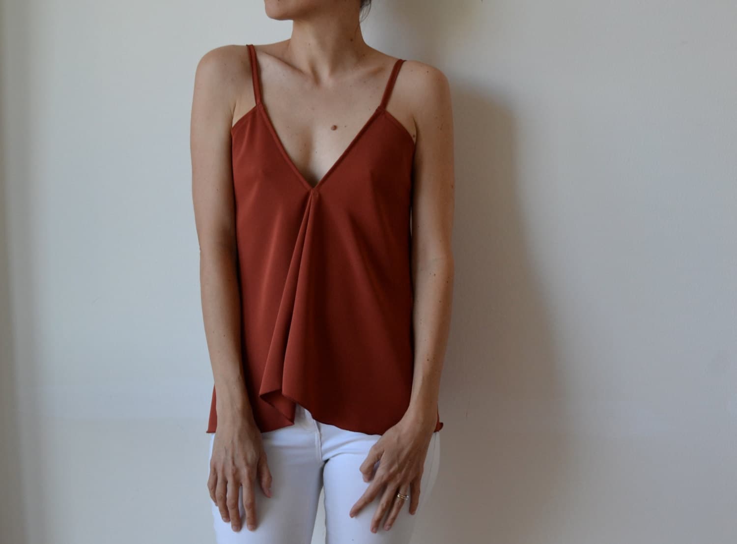Terrakotta Bias Cut Cami Top Boho V-Ausschnitt, Verstellbare Träger von MuguetMilan