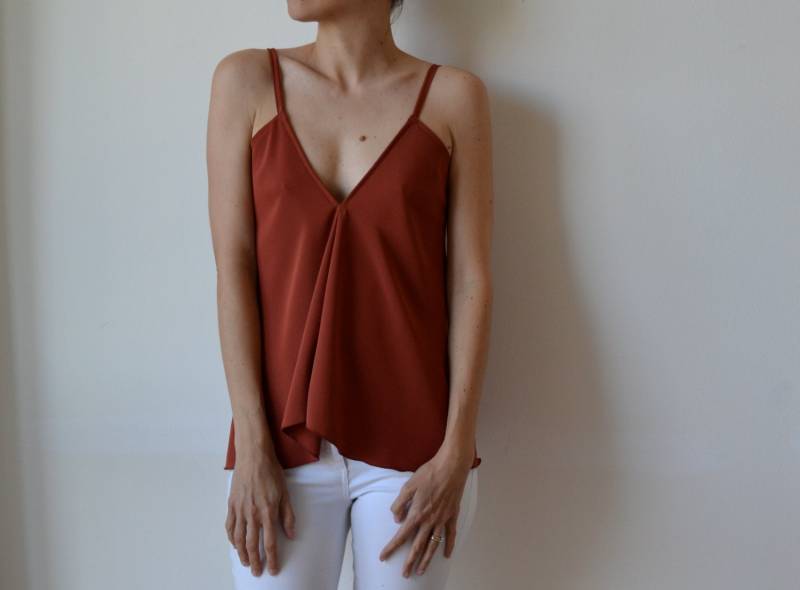 Terrakotta Bias Cut Cami Top Boho V-Ausschnitt, Verstellbare Träger von MuguetMilan