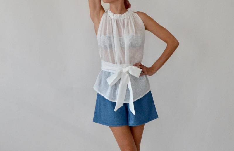 Reine Weiße Leinenbluse Ärmelloses Tunika-Top Mit Schärpe von MuguetMilan