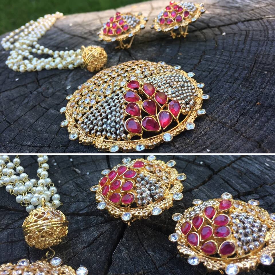 Sehr Champagner Rubin Kundan Satz Sehr Champagner Rubin Kundan Satz von MukhtalefJewelry
